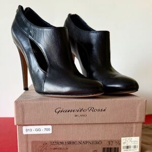 NWT Gianvito Rossi Black heals size 37.5